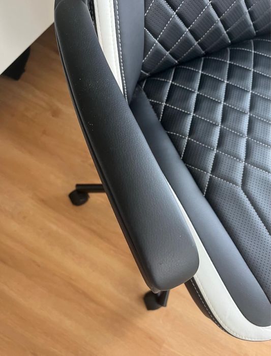 Cadeira gamer / escritório excelente
