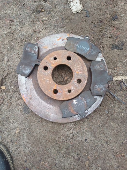 Продам передні тормозні диски.