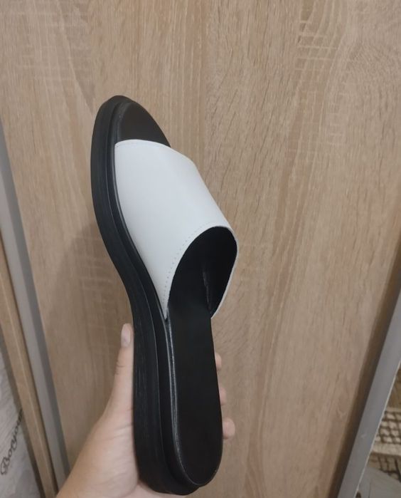 Шльопанці жіночі