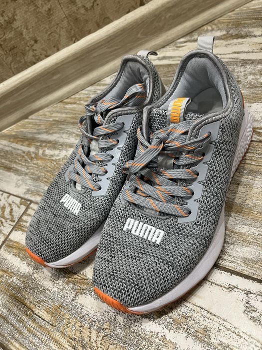 Женские кроссовки