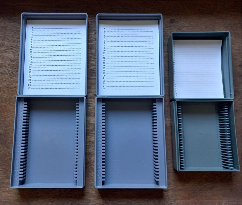 Caixas para lâminas de microscópio