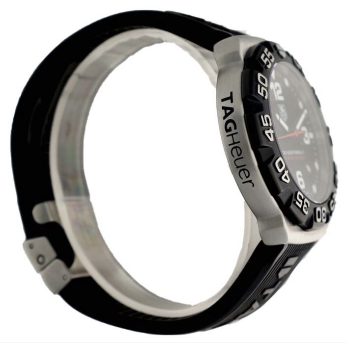 Relógio de pulso TAG Heuer Formula 1 Quartz WAH1110-O para homens.