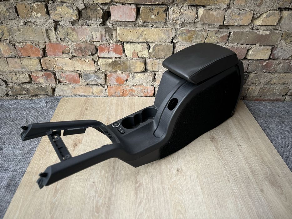 Підлокітник Шкіряний  Шкода Октавія А5 Подлокотник Skoda Octavia A5