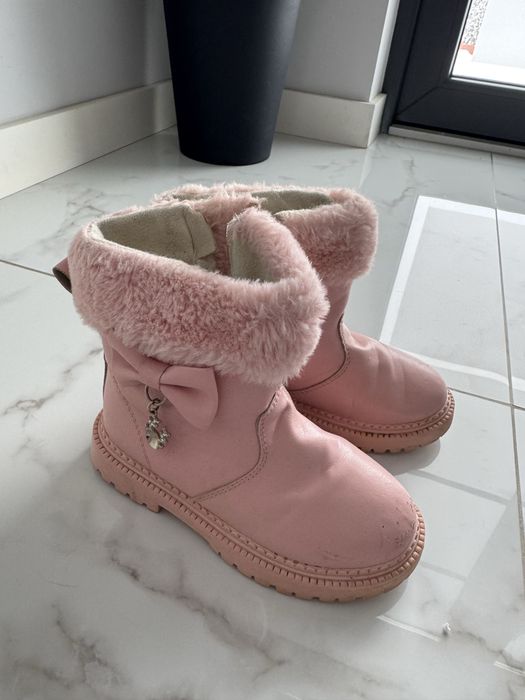 Зимоаі чоботи для дівчинки
