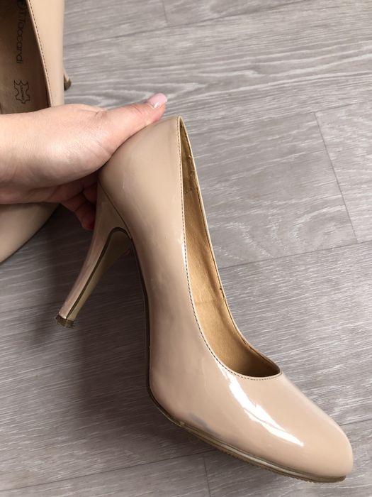 Продам лакові туфлі