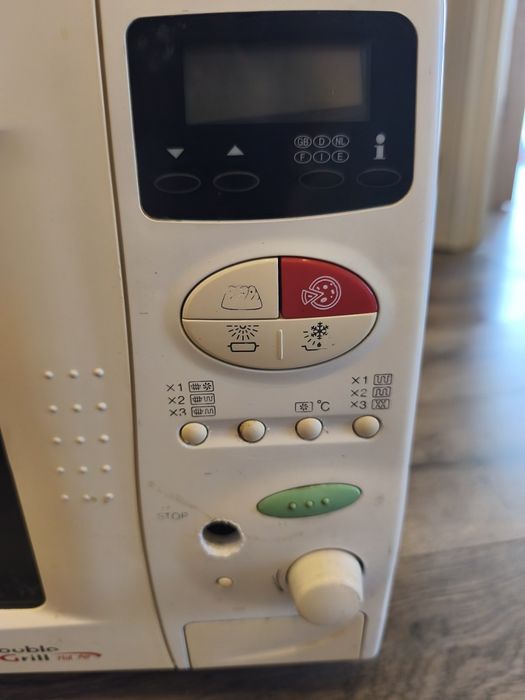 Мікрохвильова піч SHARP