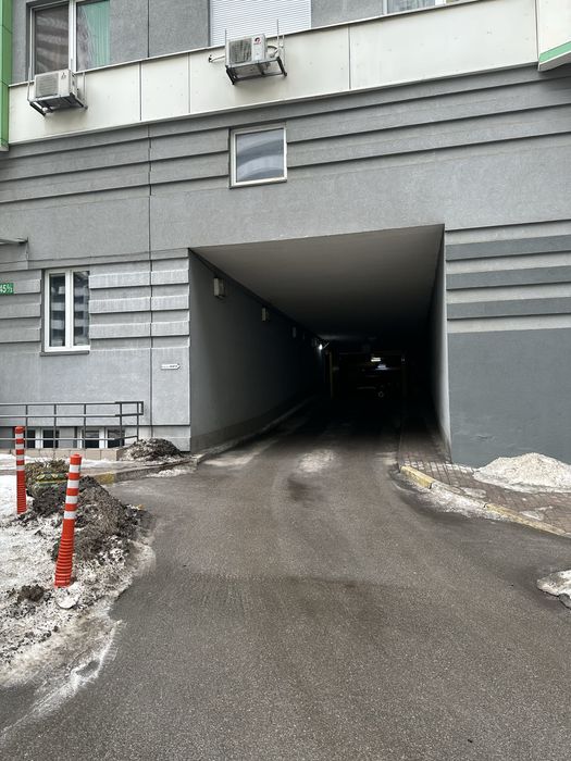 Паркомісце в підземному паркінгу Паркове Місто