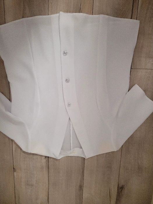 Elegancka biala bluzka ze stylowymi guzikami, rozm.xxl.