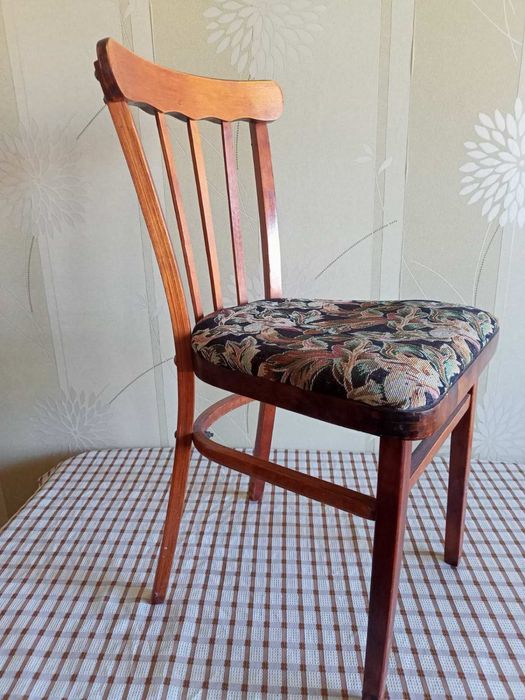 Стулья деревянные