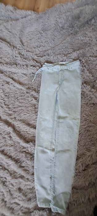 Spodnie rurki firmy Bershka rozm. 32