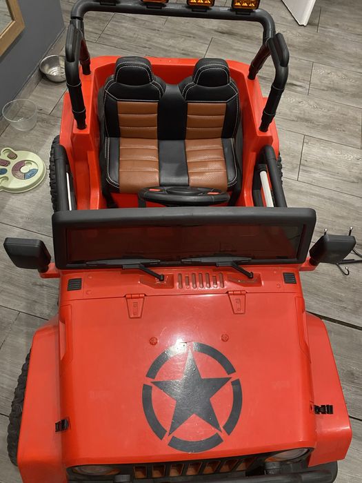 Sprzedam samochód dzieciecy Jeep 2os