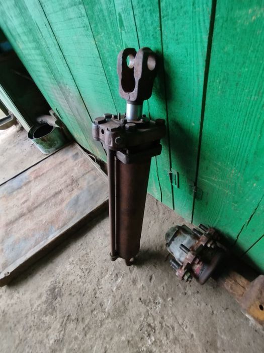 Гидроцилиндр ЦС 100 в рабочем состоянии