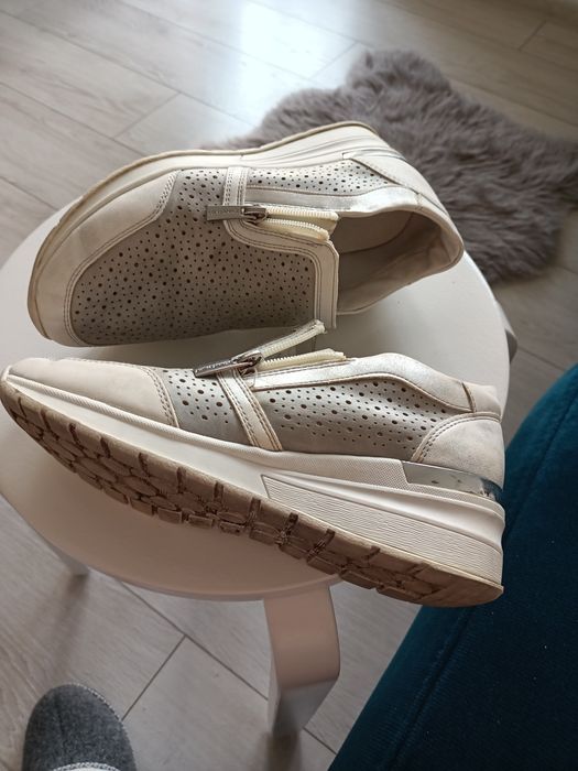 Buty sportowe firmy Jenny fairy.