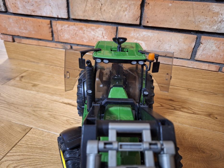 Bruder traktor john deere 7930 z ładowaczem do bałd