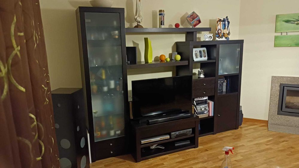 Estante de Sala em Wengue Chocolate e mesa de centro