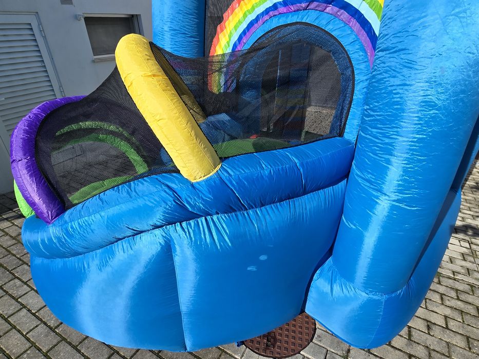 Insuflável com escorrega + motor eléctrico