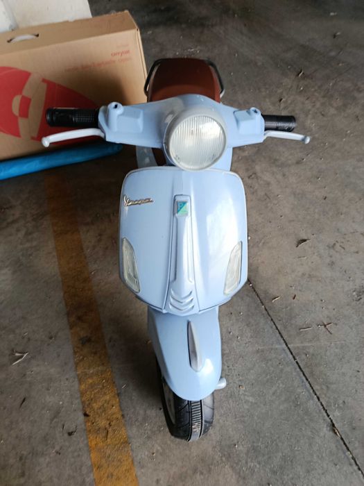 Mota criança eléctrica