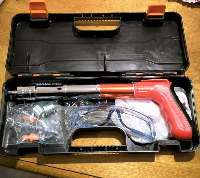 Pistola para pregos.