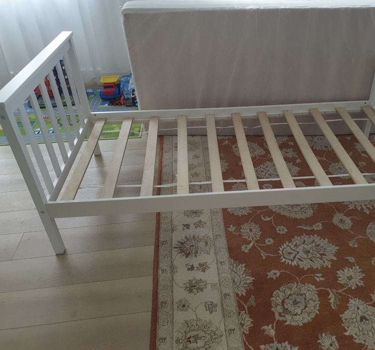 Cama  solteiro branco com colchao