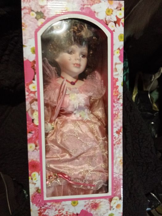 Порцелянова лялька не іграшка