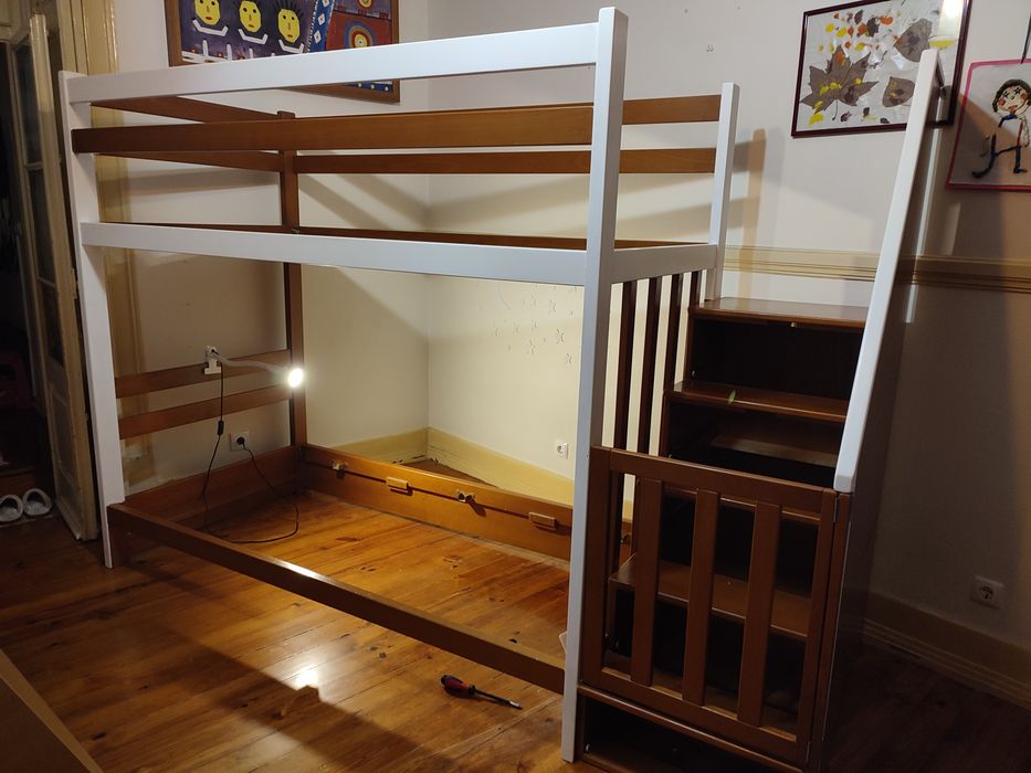 Beliche Triplo impecável em madeira maciça