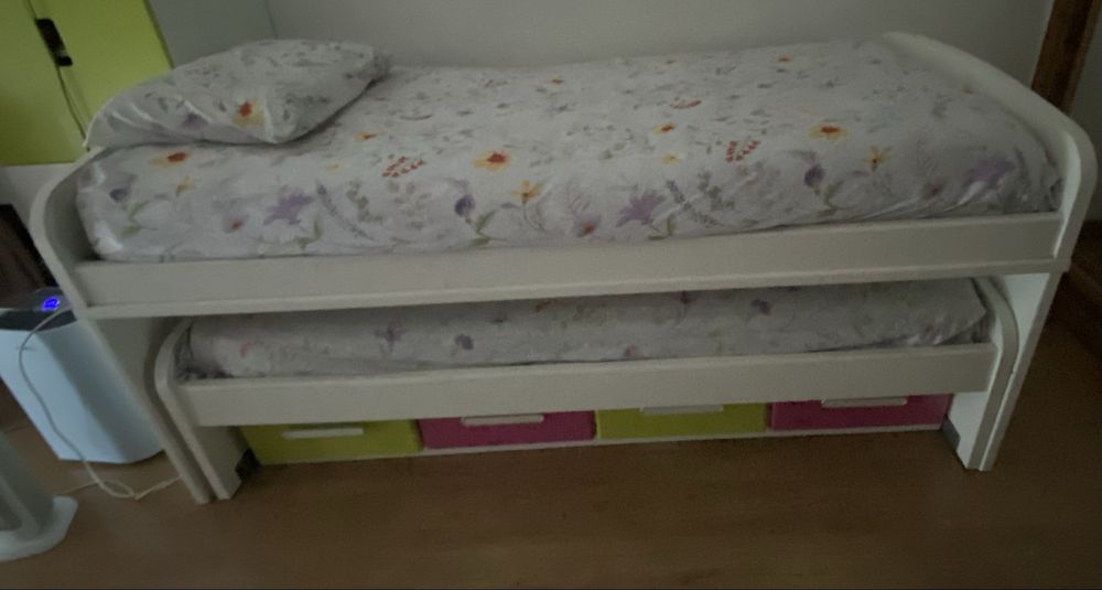 Camas de solteiro com 4 gavetas