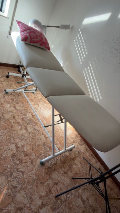 Maca Profissional suporta ate 400kg Estética / Massagem / Alongamento