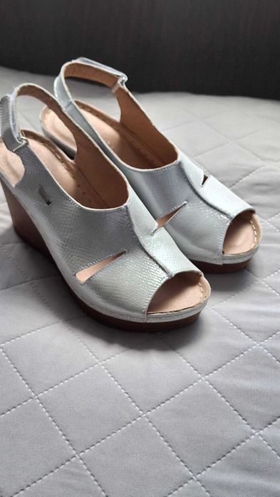 Buty damskie na lato firmy Lasocki rozmiar 37