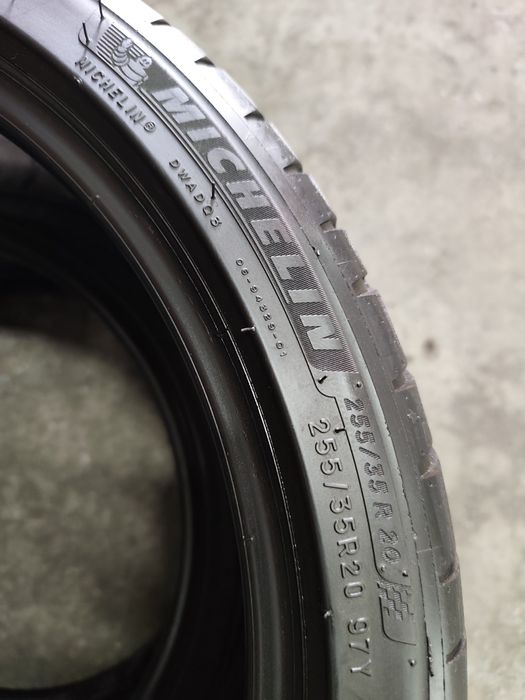 Pneus 255/35r20 Michelin Pilot Sport 4 com 75% piso
