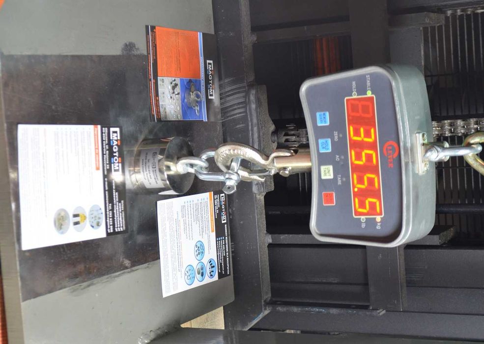 Magnes neodymowy 360 stopni 350kg x4 MW 70x30 N42 mocowanie górne