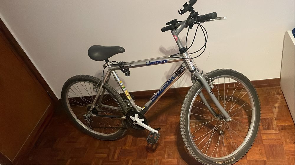 A venda - Bicicleta em bom estado de uso
