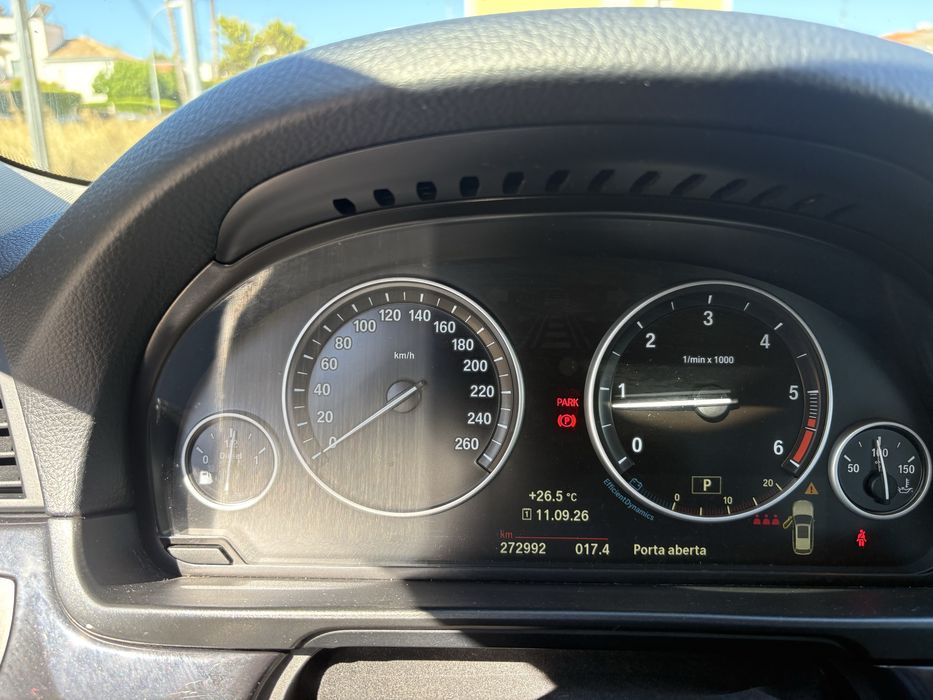 BMW F11 520d com teto de abrir