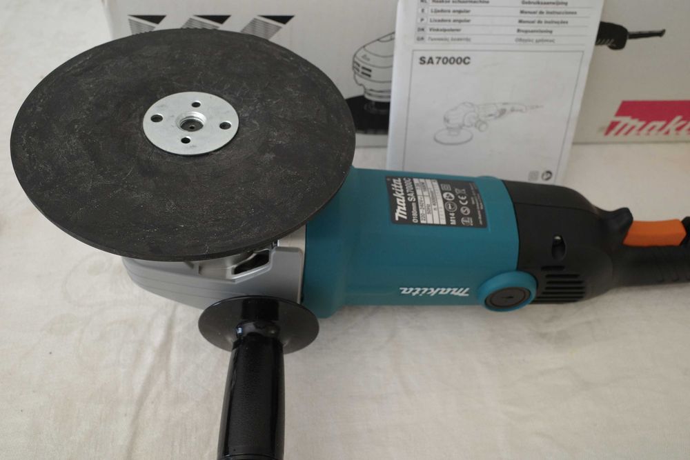 Полірувальна шліфувальна машина Makita SA7000C