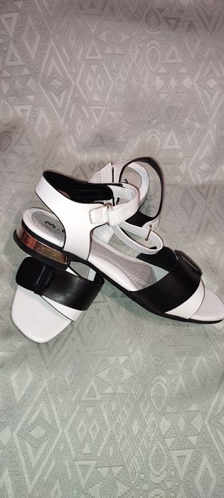 Босоніжки для дівчинки