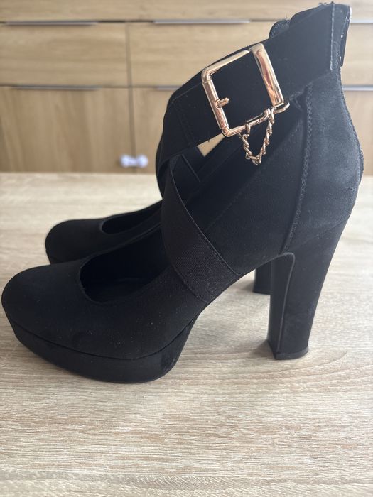 Buty na obcasie Graceland czarne 38