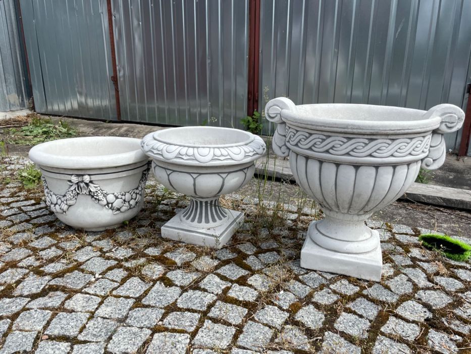 Betonowe posągi i donice ogrodowe