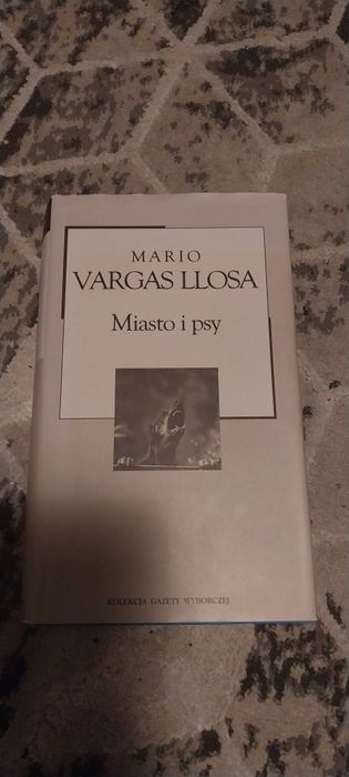 Książka. M.Vargas Llossa .Miasto i psy