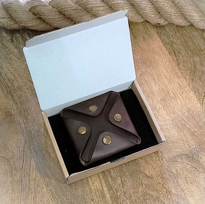 Skórzany portfel na bilon z grawerem. Portfel na monety handmade