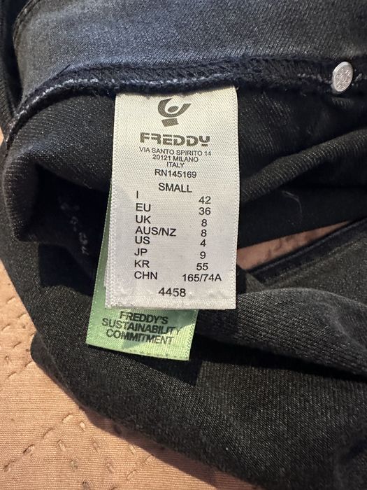 Freddy jeans rozmiar S push up modelujące z przetarciami i dziurami