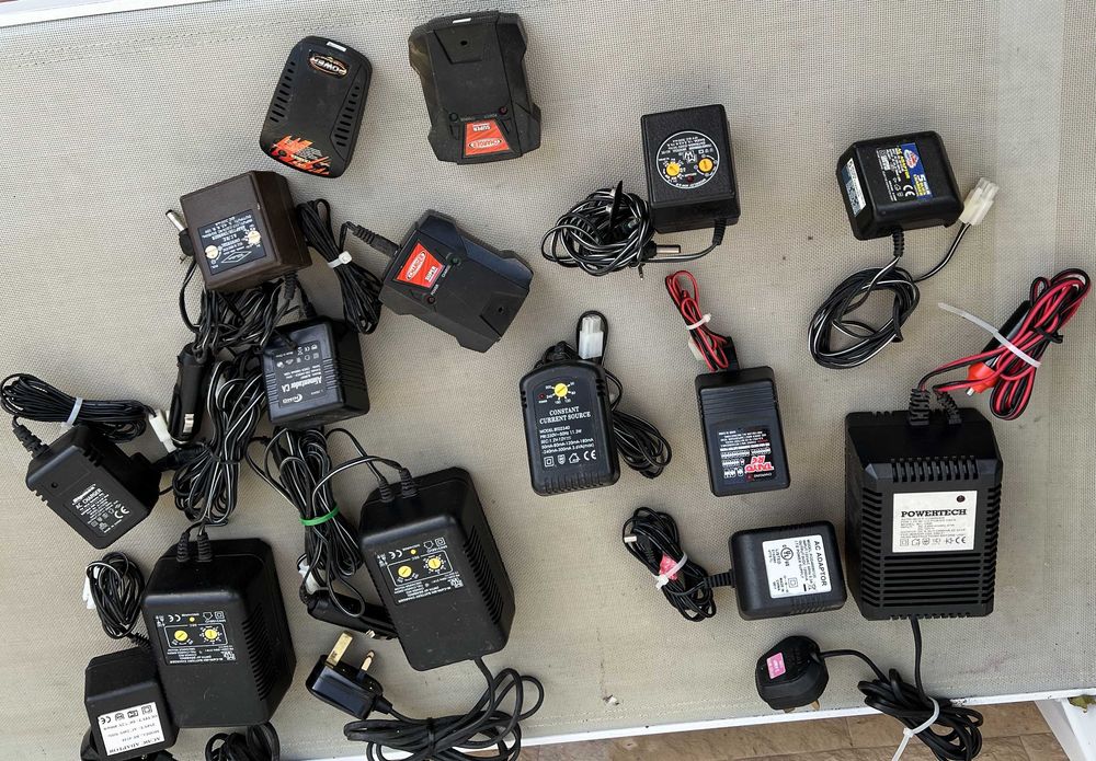 RC radio controle Vários carregadores nicd nimh e litio.