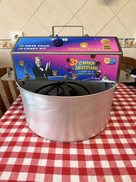 Vendo Máquina de salgados masseira e panela de mexer doces