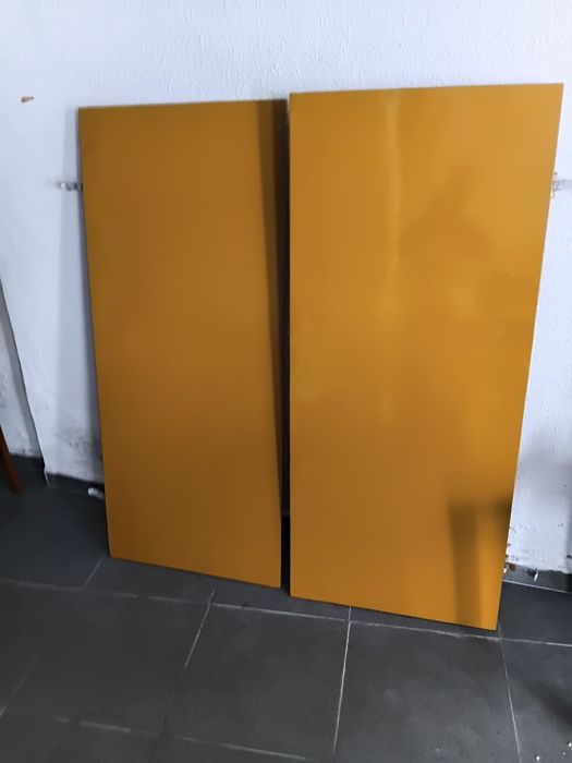 2 Portadas em ferro para protecção de montras  ou janelas 1,40 mtr x 0,60 mtr