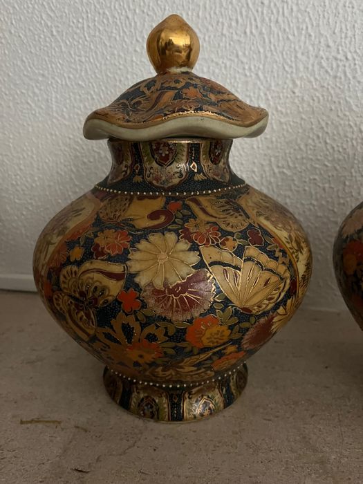 2 Decorative Jars447335833221222401