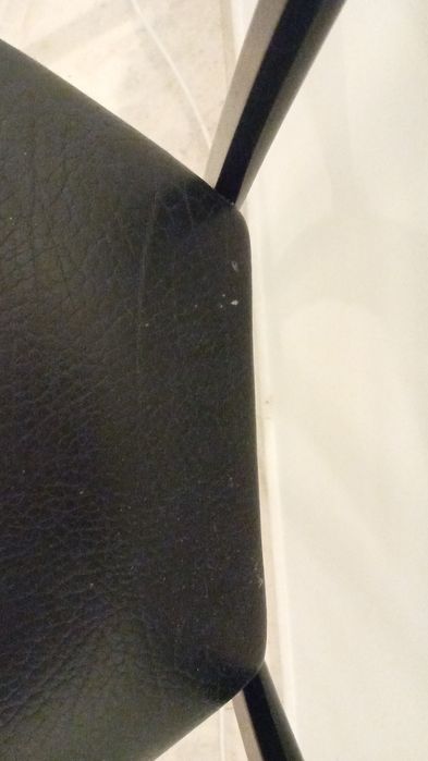 Mesa de vidro e cadeiras