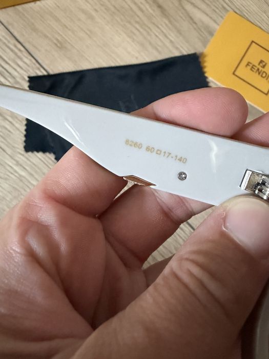 Modne okulary przecisloneczne Fendi nowe z pudelkiem