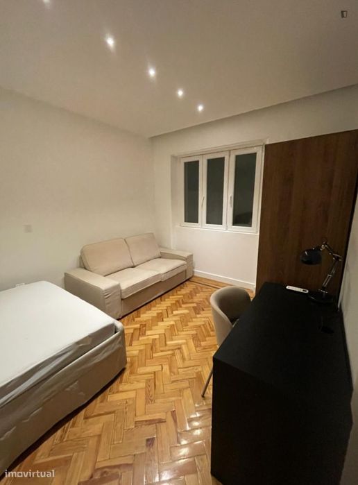 Quarto - localizado em Intendente Lisbon
