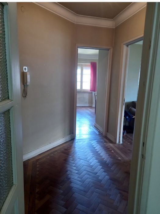 Quarto no Saldanha  junto ao Técnico (IST) a Estudante Universitária