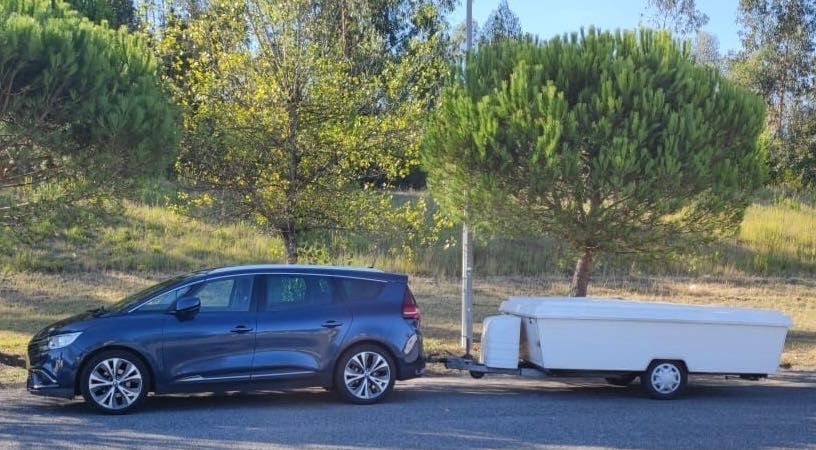 Caravana com avançaado