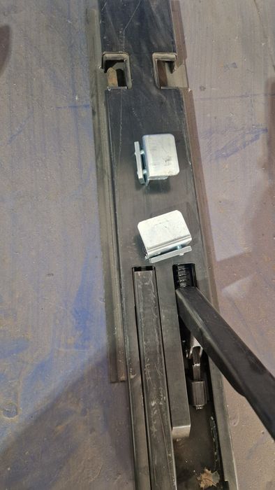 Fechos dobradiças ferragens taipais aluminio