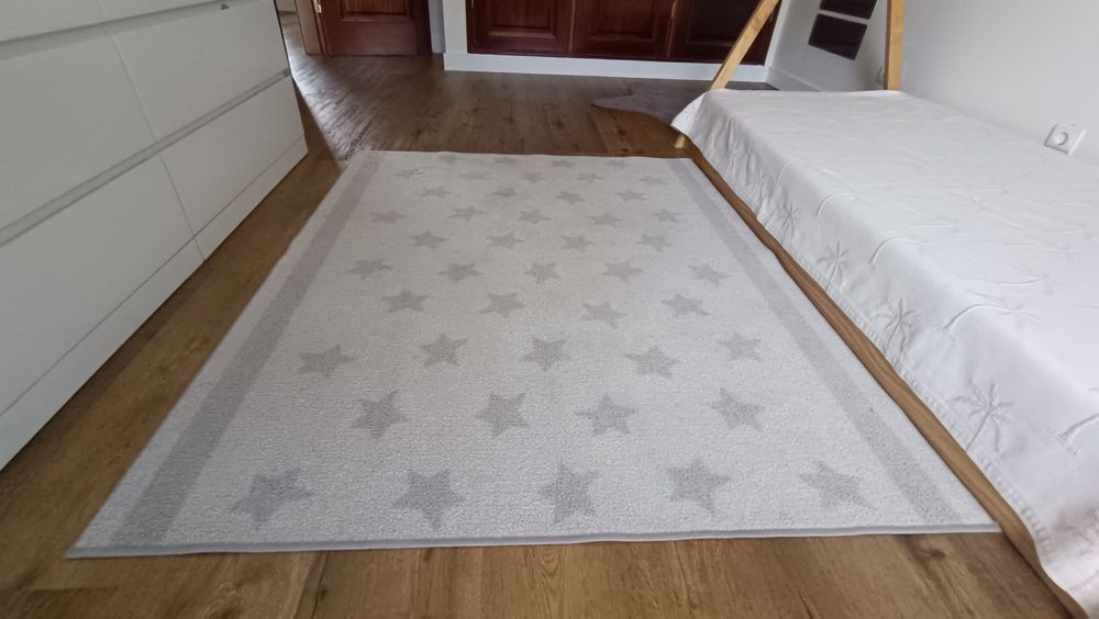 Tapete infantil com estrelas da Ikea